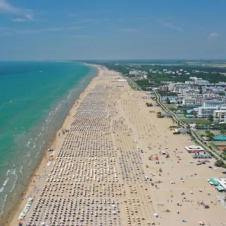 Family-friendly Flat Just 50mt From The Appartamento Bibione